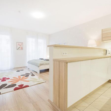 The Chic Crib With Balcony Apartment Budapest Ngoại thất bức ảnh