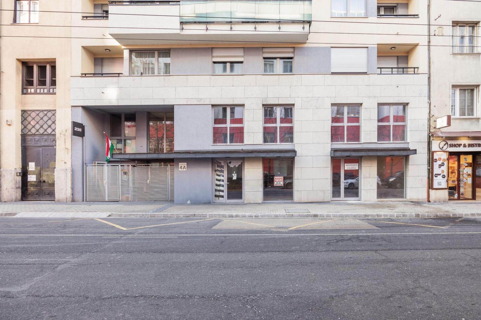 The Chic Crib With Balcony Apartment Budapest Ngoại thất bức ảnh